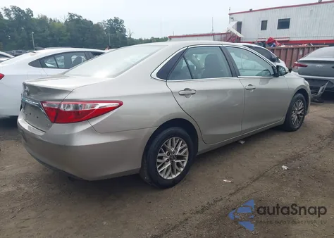 2017 Toyota Camry Le z USA, uszkodzony, nr VIN 4T1BF1FK5HU385870